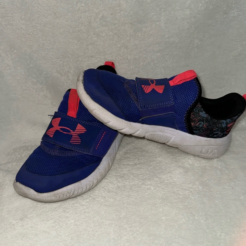 UNDER ARMOUR boy’s velcro close sneakers